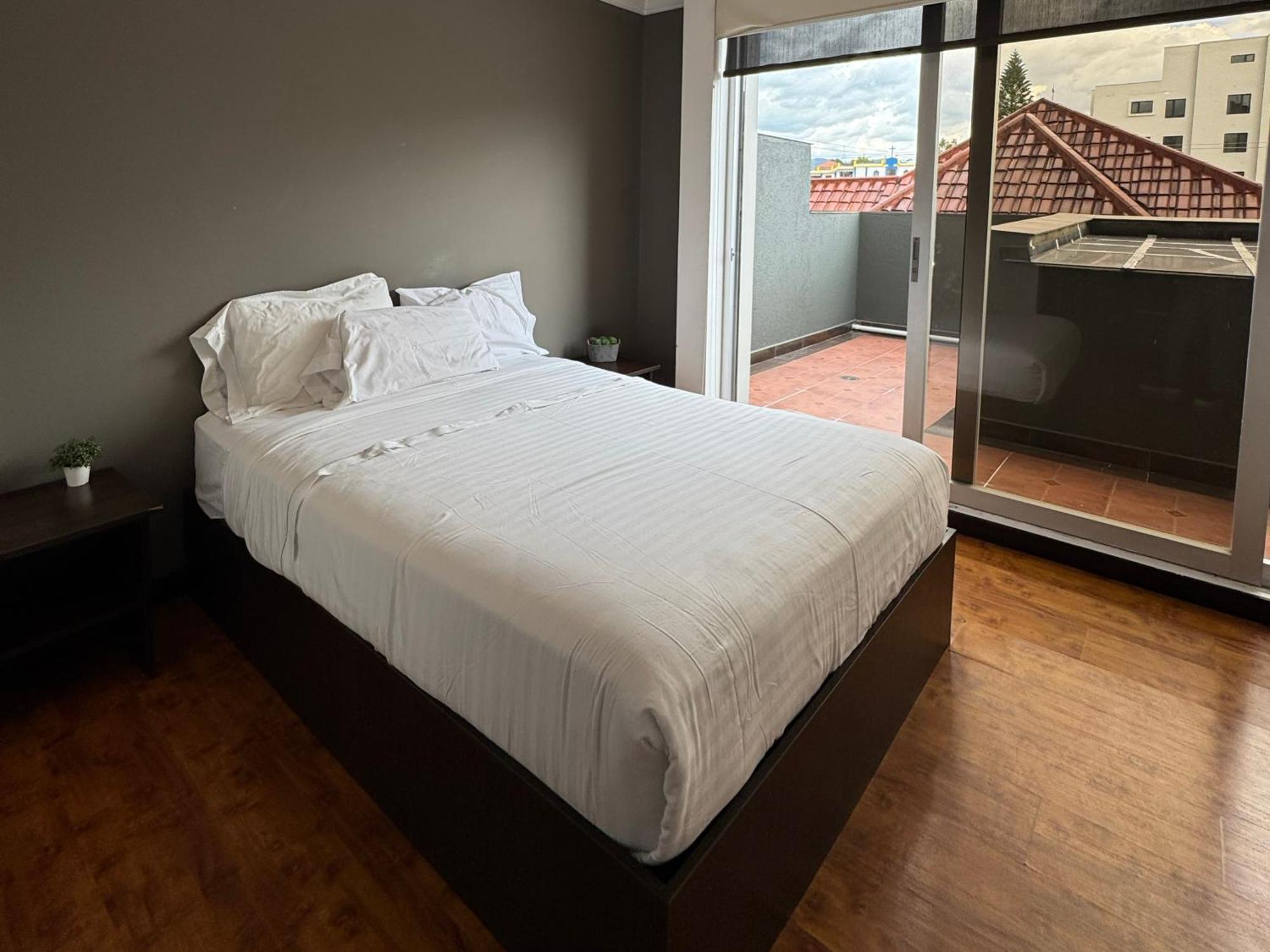 Gaviota Apartments & Suites Куенка Екстер'єр фото